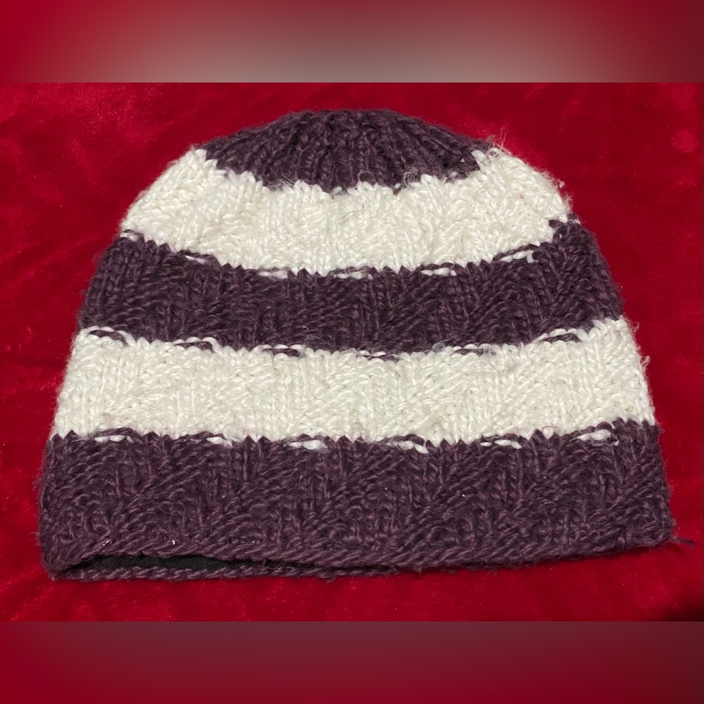 CLOSET CLEAR OUT Adult Like New Warm crotchet hat with liner No stains CUTE WARM - Picture 4 of 6